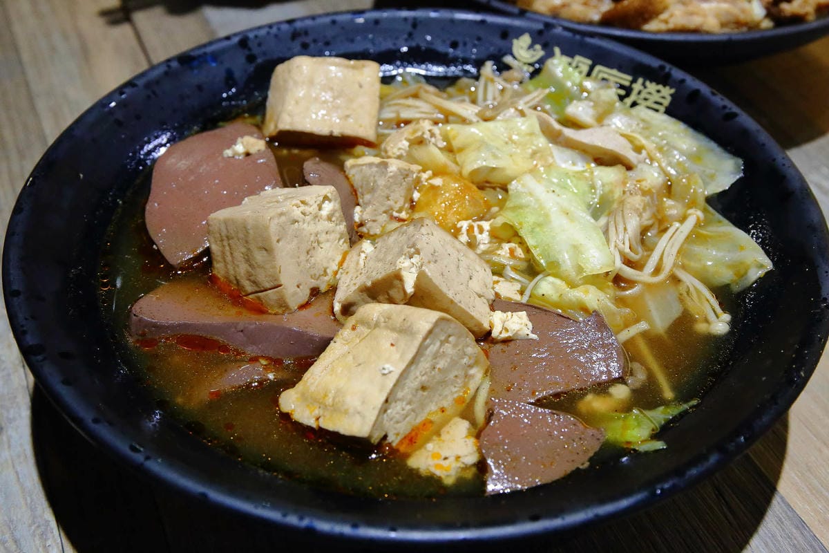 【食。板橋】滷底撈 Ruday～炒泡麵&滷味專賣，獨家限定三杯炒滷味『鼎鍋』？滷味不再只有單純賣滷味！