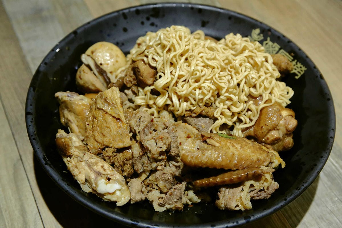 【食。板橋】滷底撈 Ruday～炒泡麵&滷味專賣，獨家限定三杯炒滷味『鼎鍋』？滷味不再只有單純賣滷味！