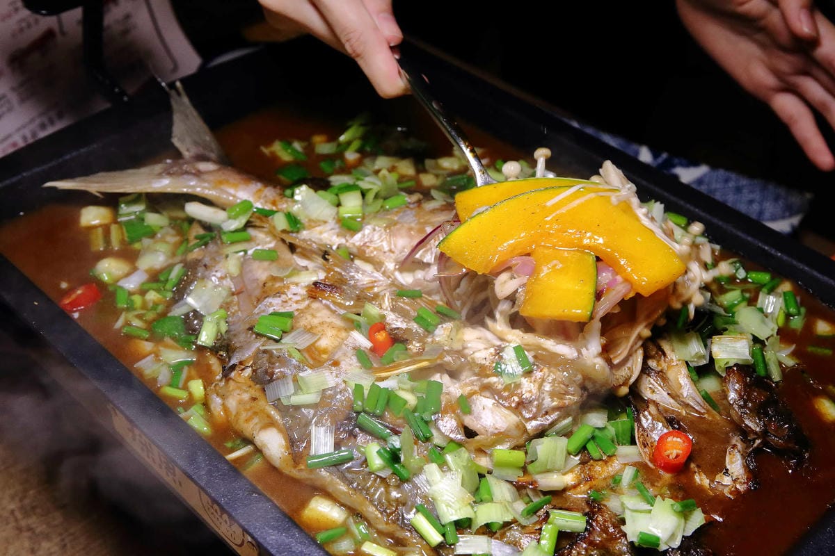 【食。台中】探魚〜2017年必吃！中國最火紅烤魚品牌隆重登場！美味深藏在辣味下…(已歇業)