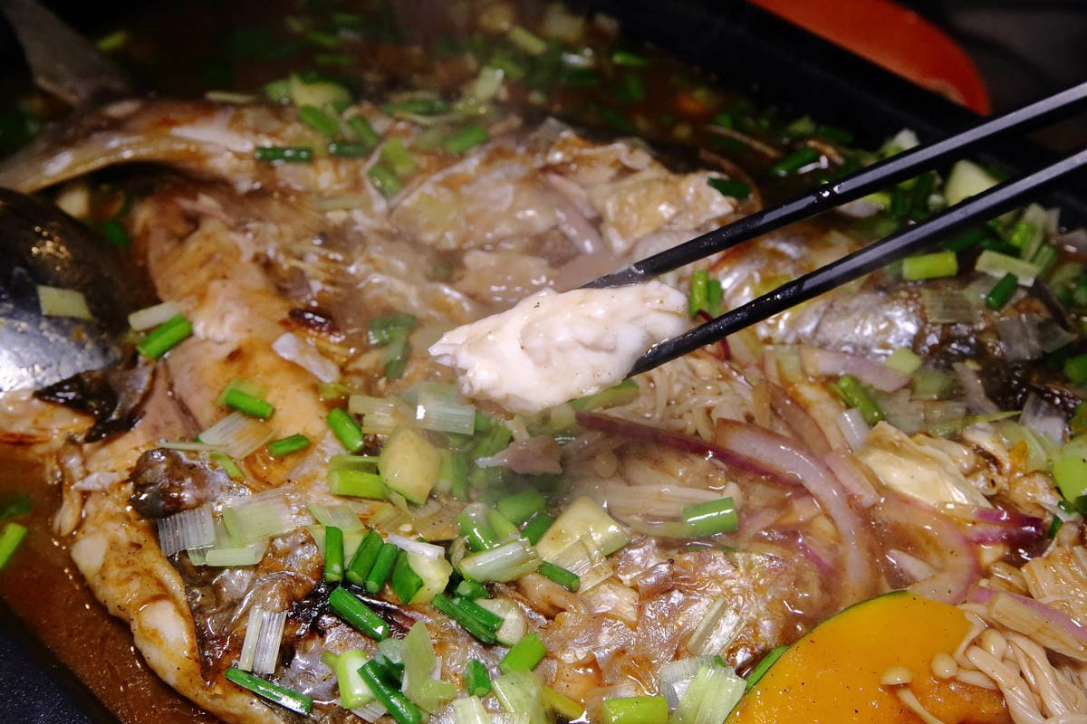 【食。台中】探魚〜2017年必吃！中國最火紅烤魚品牌隆重登場！美味深藏在辣味下…(已歇業)