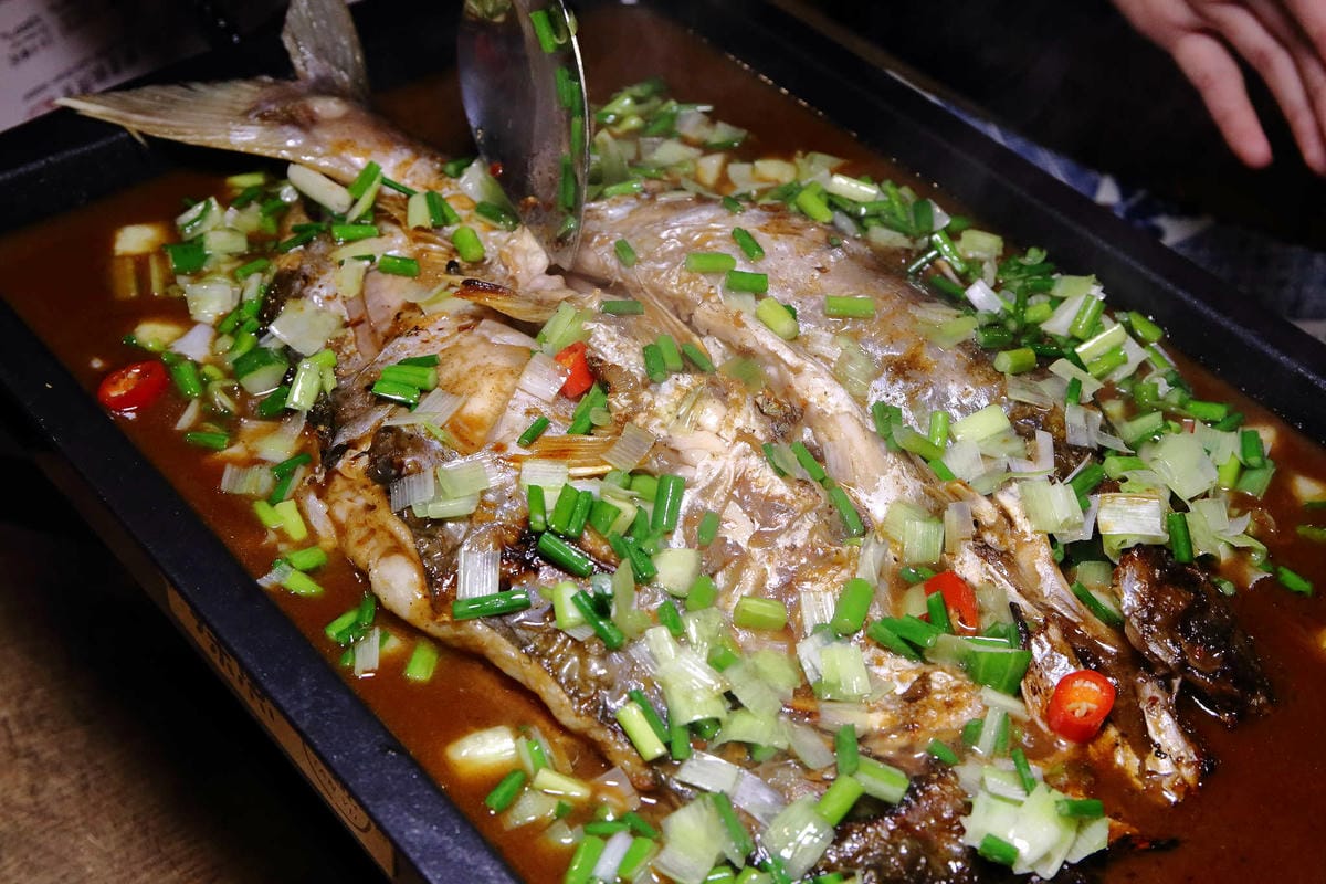 【食。台中】探魚〜2017年必吃！中國最火紅烤魚品牌隆重登場！美味深藏在辣味下…(已歇業)
