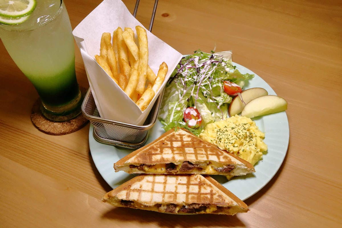 【食。萬華】Al revés 顛倒餐廳〜新開店！西門町義大利麵下午茶。簡約英倫風，全天候提供輕食及早午餐的餐廳