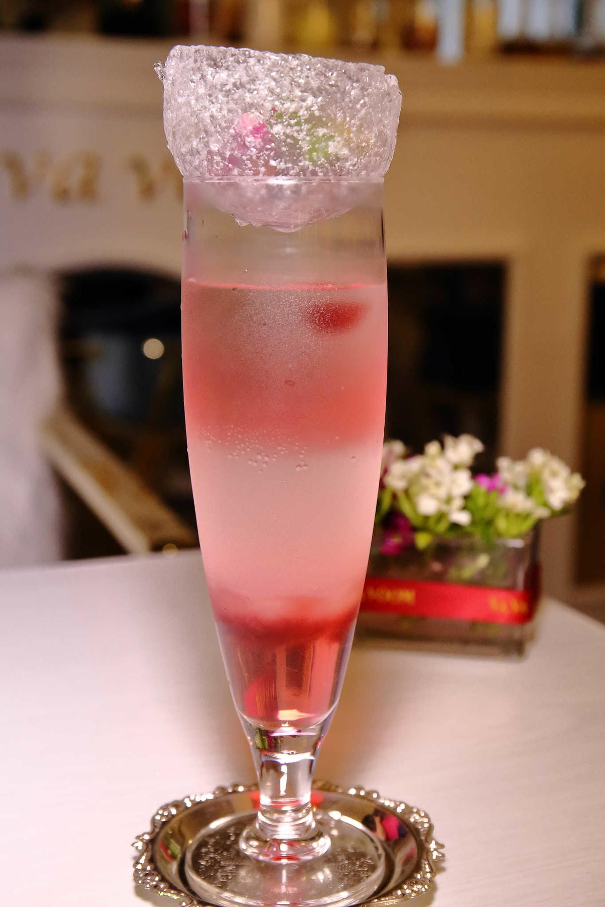 【食。台北】VA VA VOOM〜時尚趴初體驗。搖身一變韓劇中公主，少女專屬拍不停的乾燥花歐式酒吧餐廳