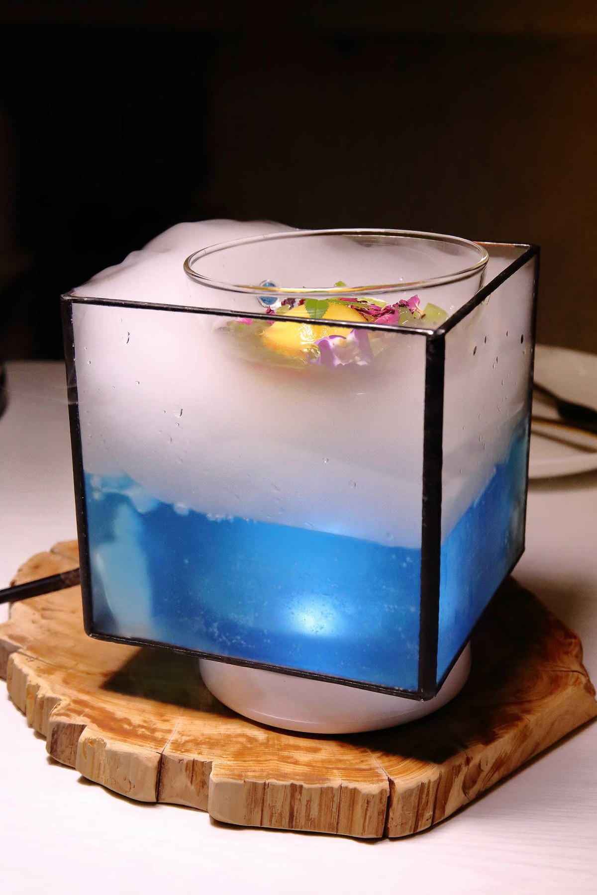 【食。台北】VA VA VOOM〜時尚趴初體驗。搖身一變韓劇中公主，少女專屬拍不停的乾燥花歐式酒吧餐廳