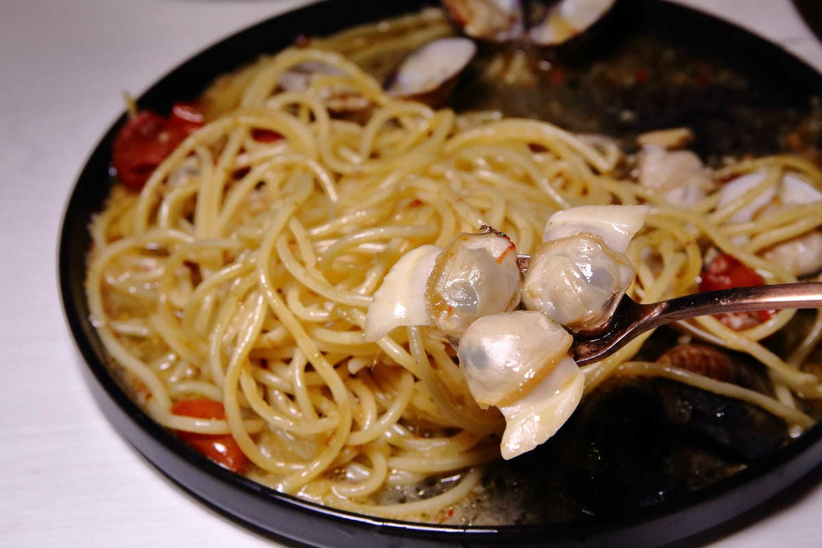 【食。台北】VA VA VOOM〜時尚趴初體驗。搖身一變韓劇中公主，少女專屬拍不停的乾燥花歐式酒吧餐廳