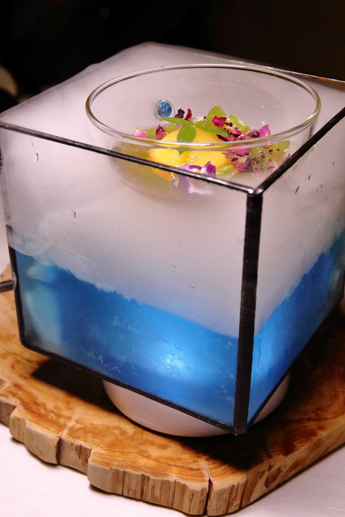 【食。台北】VA VA VOOM〜時尚趴初體驗。搖身一變韓劇中公主，少女專屬拍不停的乾燥花歐式酒吧餐廳