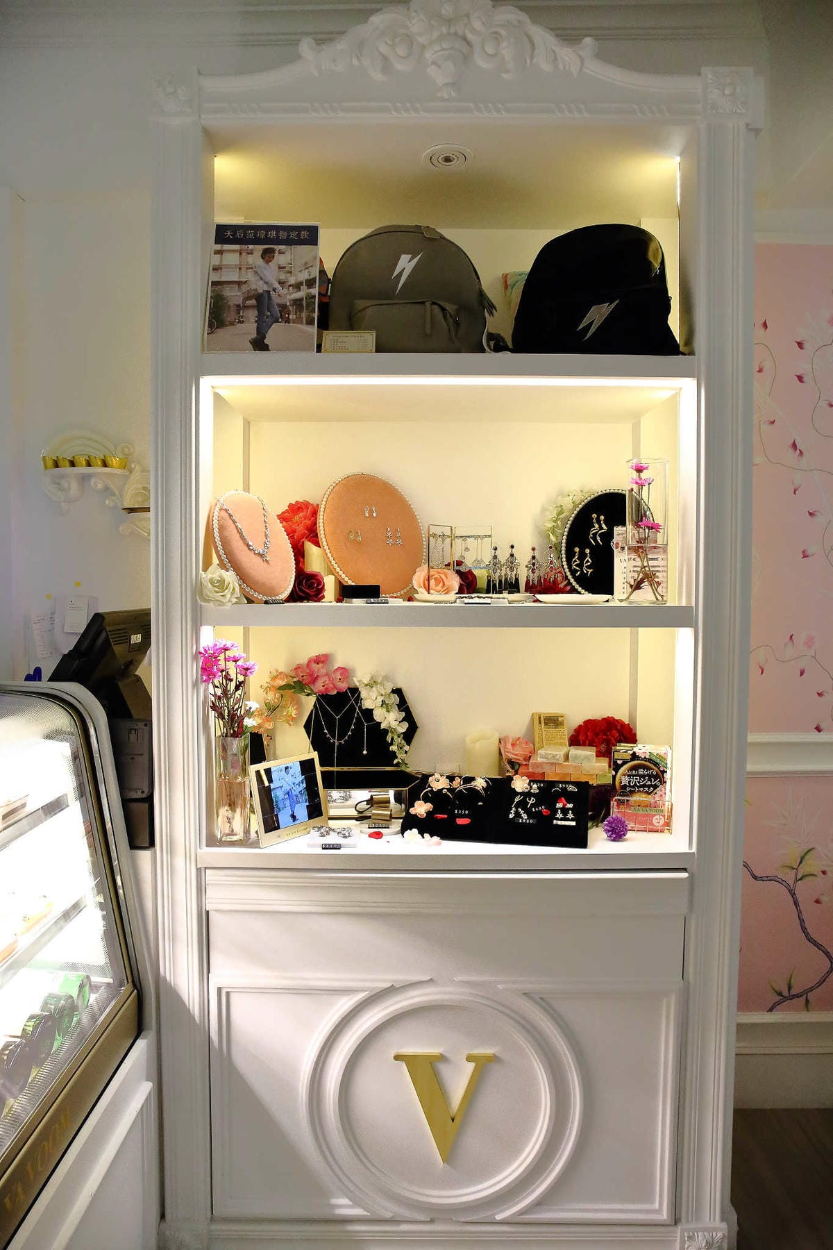 【食。台北】VA VA VOOM〜時尚趴初體驗。搖身一變韓劇中公主，少女專屬拍不停的乾燥花歐式酒吧餐廳