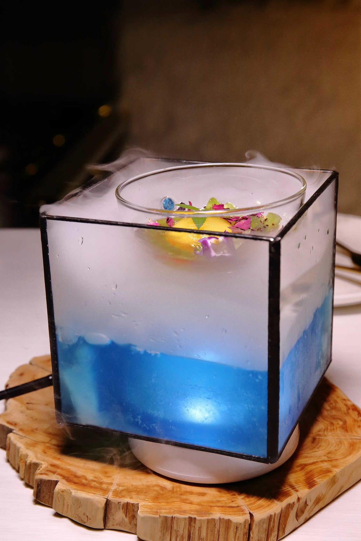 【食。台北】VA VA VOOM〜時尚趴初體驗。搖身一變韓劇中公主，少女專屬拍不停的乾燥花歐式酒吧餐廳