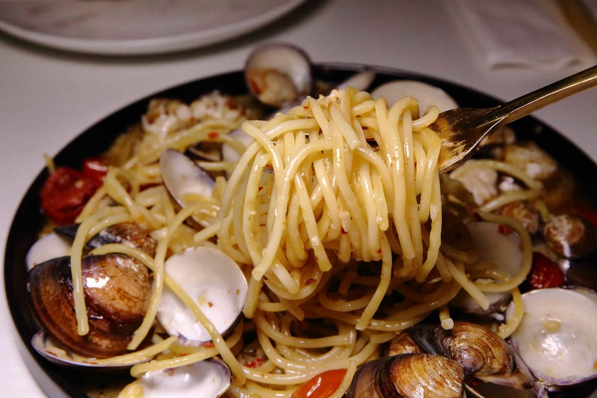 【食。台北】VA VA VOOM〜時尚趴初體驗。搖身一變韓劇中公主，少女專屬拍不停的乾燥花歐式酒吧餐廳