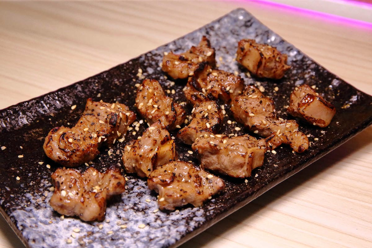 【食。士林】妙計三寶超濃拉麵士林分店〜TVBS上班這黨事推薦。帥老闆x特濃大骨拉麵=士林夜市必吃！