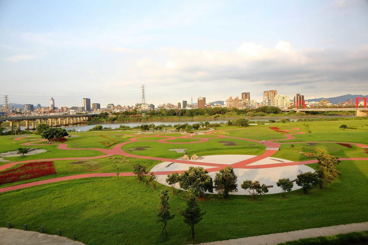 【遊。板橋】板橋新亮點！萬板橋下3D彩繪牆VS蝴蝶公園地景花海，地景藝術打卡必遊！