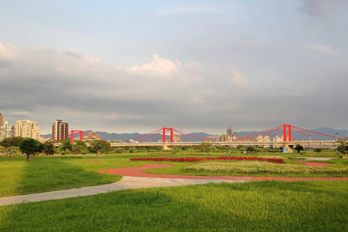 【遊。板橋】板橋新亮點！萬板橋下3D彩繪牆VS蝴蝶公園地景花海，地景藝術打卡必遊！