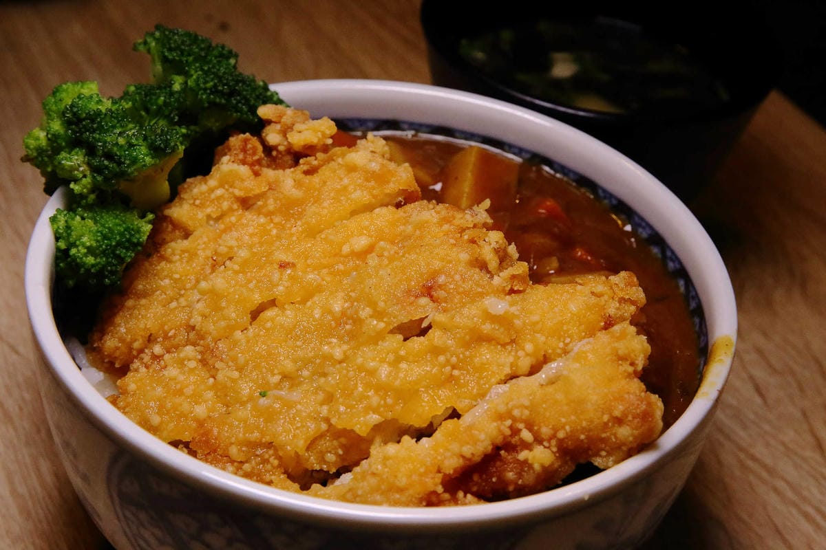 【食。土城】浪魂拉麵〜土城拉麵。客製化拉麵，濃淡軟硬任君挑，來一碗黑嚕嚕黑色拉麵吧！