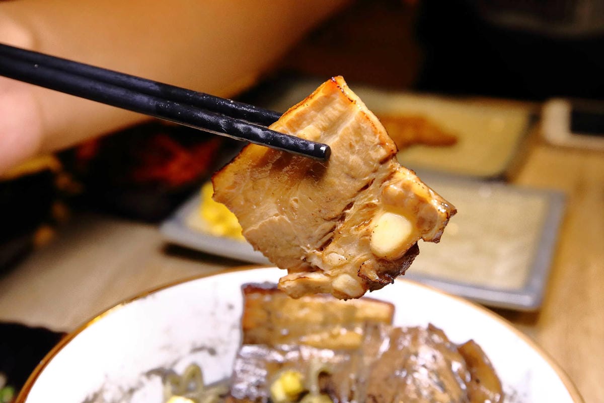 【食。土城】浪魂拉麵〜土城拉麵。客製化拉麵，濃淡軟硬任君挑，來一碗黑嚕嚕黑色拉麵吧！