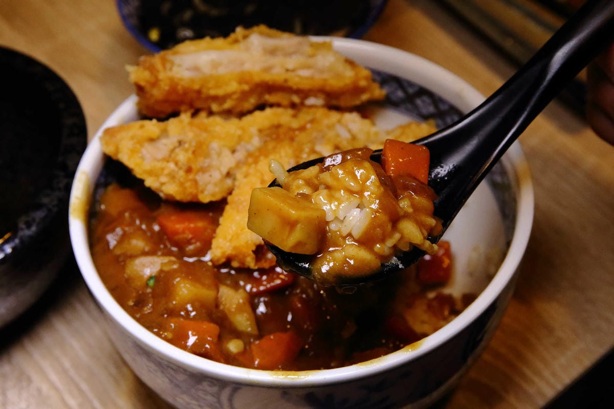 【食。土城】浪魂拉麵〜土城拉麵。客製化拉麵，濃淡軟硬任君挑，來一碗黑嚕嚕黑色拉麵吧！