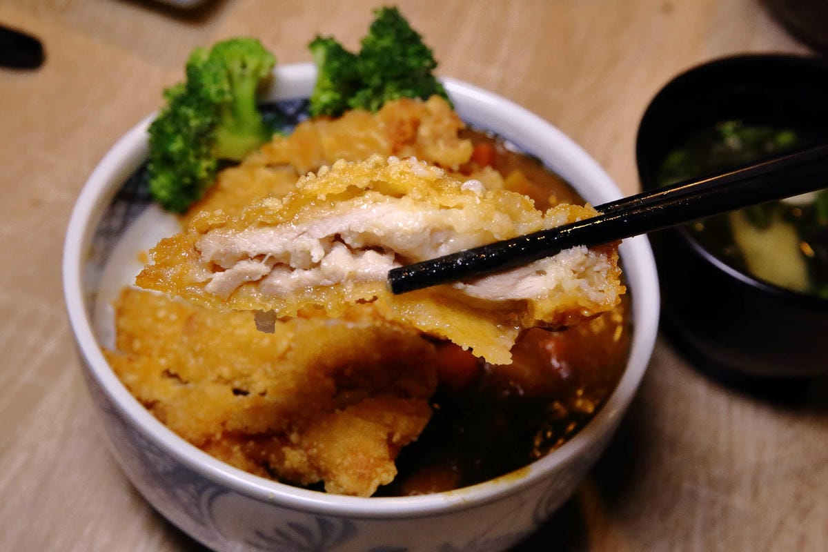 【食。土城】浪魂拉麵〜土城拉麵。客製化拉麵，濃淡軟硬任君挑，來一碗黑嚕嚕黑色拉麵吧！