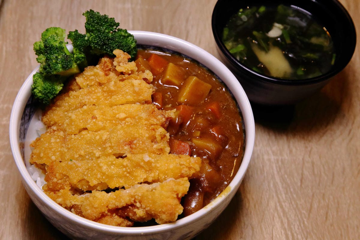 【食。土城】浪魂拉麵〜土城拉麵。客製化拉麵，濃淡軟硬任君挑，來一碗黑嚕嚕黑色拉麵吧！