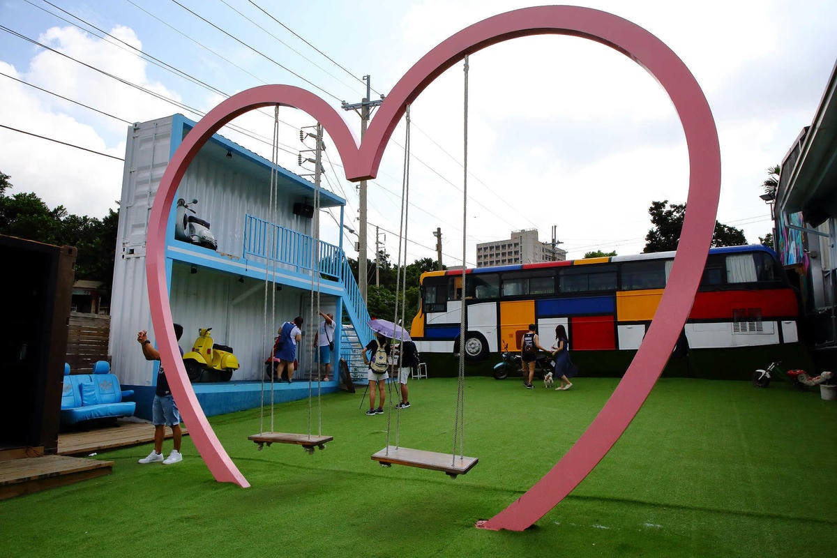 【遊。台中】沙鹿夢想街〜最新、IG夯打卡!超夢幻運動風裝置藝術,把你的創意玩大一點!