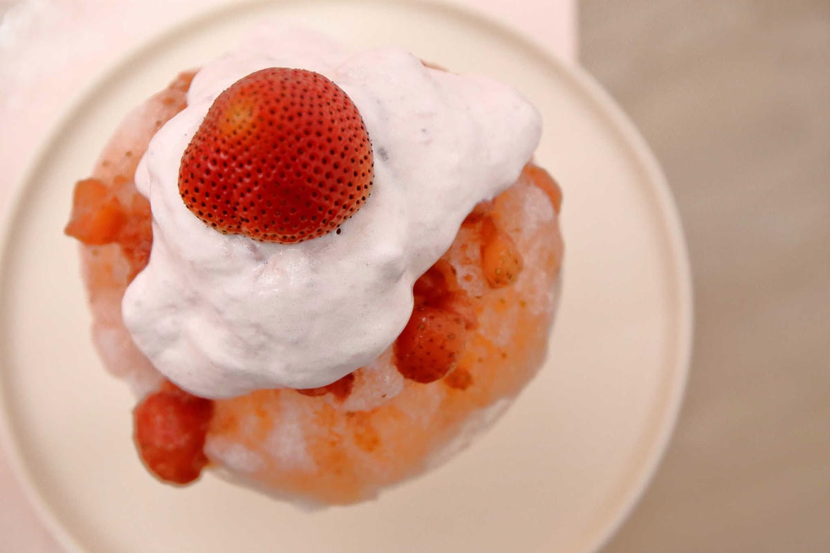 【食。楊梅】WakeWake 醒醒工作室〜可愛粉紅少女心爆發的新打卡點!柴犬糰子X草莓剉冰絕配組合,沒有私訊預約絕對吃不到!(已歇業)