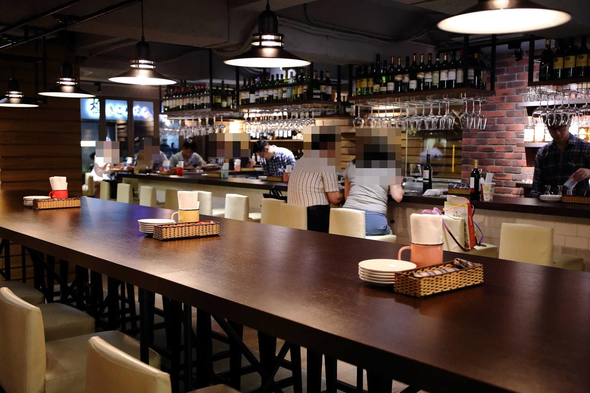 【食。台北】Aiueo ワインの酒場〜想要輕鬆喝一杯的時候！創意多國元素融入，顛覆想像餐酒館，文青最愛！