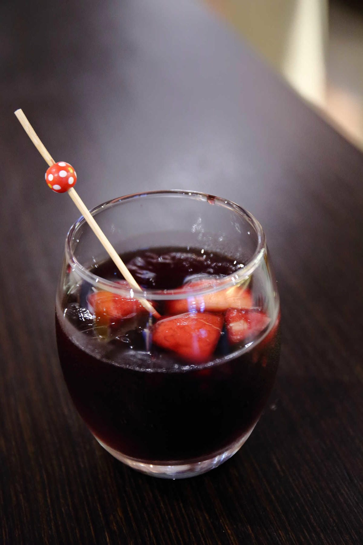 【食。台北】Aiueo ワインの酒場〜想要輕鬆喝一杯的時候！創意多國元素融入，顛覆想像餐酒館，文青最愛！