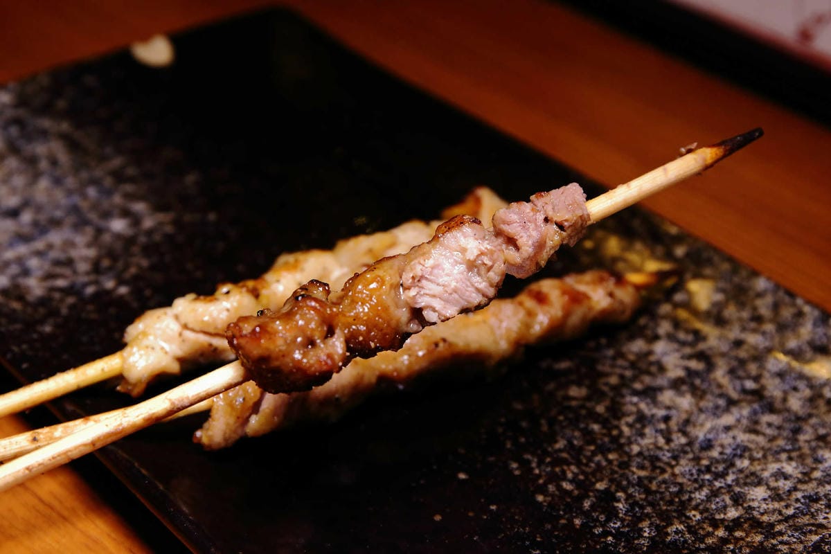 【食。台北】柒-串燒屋〜食尚玩家推薦！台北美食平價串燒，獨家烤功與醬料，令人口水狂流的宵夜美食，夜貓必朝聖！