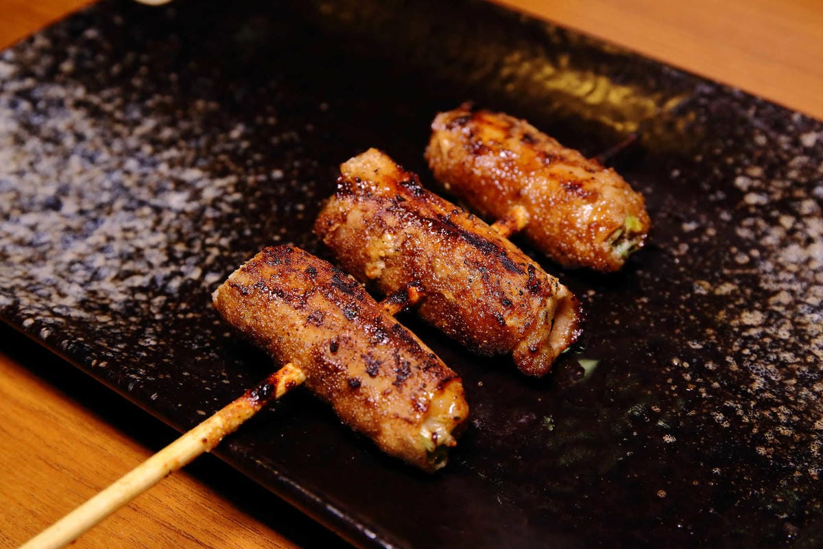 【食。台北】柒-串燒屋〜食尚玩家推薦！台北美食平價串燒，獨家烤功與醬料，令人口水狂流的宵夜美食，夜貓必朝聖！