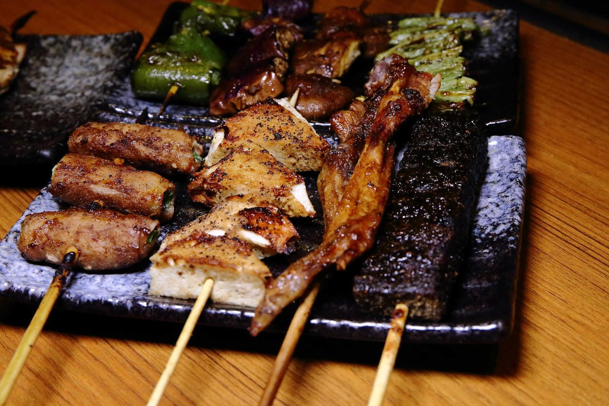 【食。台北】柒-串燒屋〜食尚玩家推薦！台北美食平價串燒，獨家烤功與醬料，令人口水狂流的宵夜美食，夜貓必朝聖！