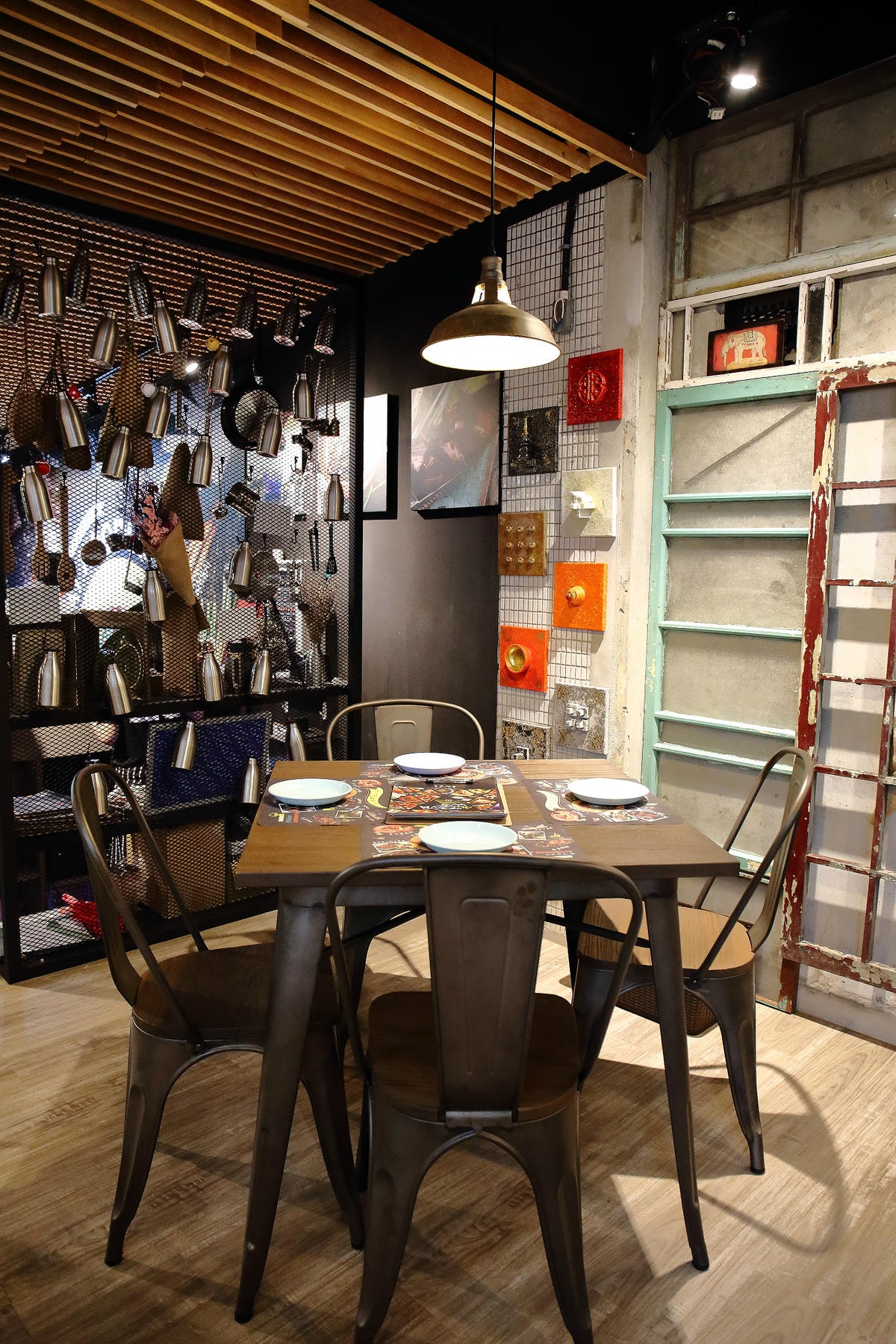 【食。台北】甲泰船麵〜東區/泰式料理。絕對道地!不用出國也能有道地泰國街頭美食!