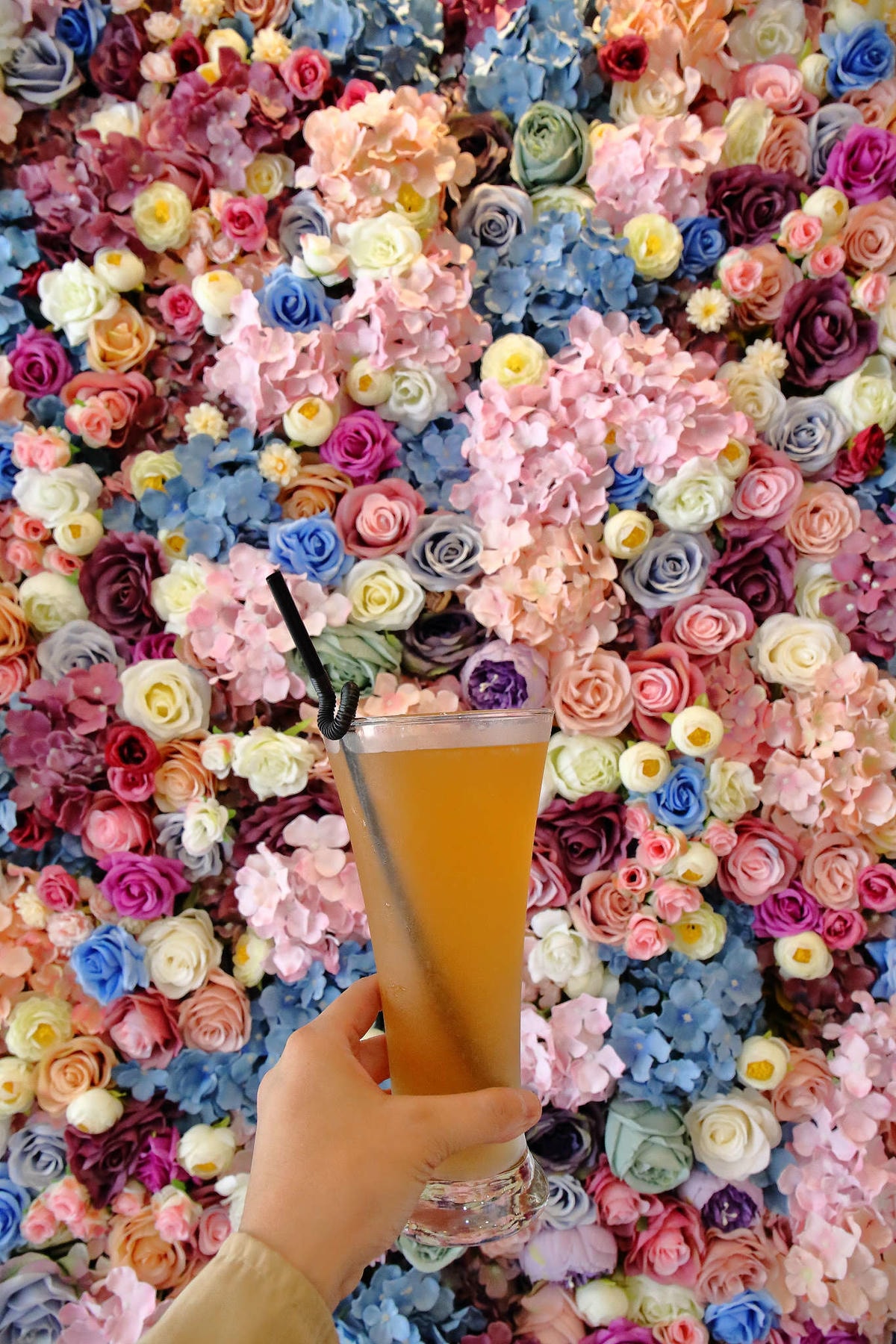 【食。中和】SUN BOY 陽光男孩餐飲店〜IG熱門打卡點。女孩們,這裡有繽紛色彩花牆,好喝的花草茶花辦果粒統統看得到!(已歇業)