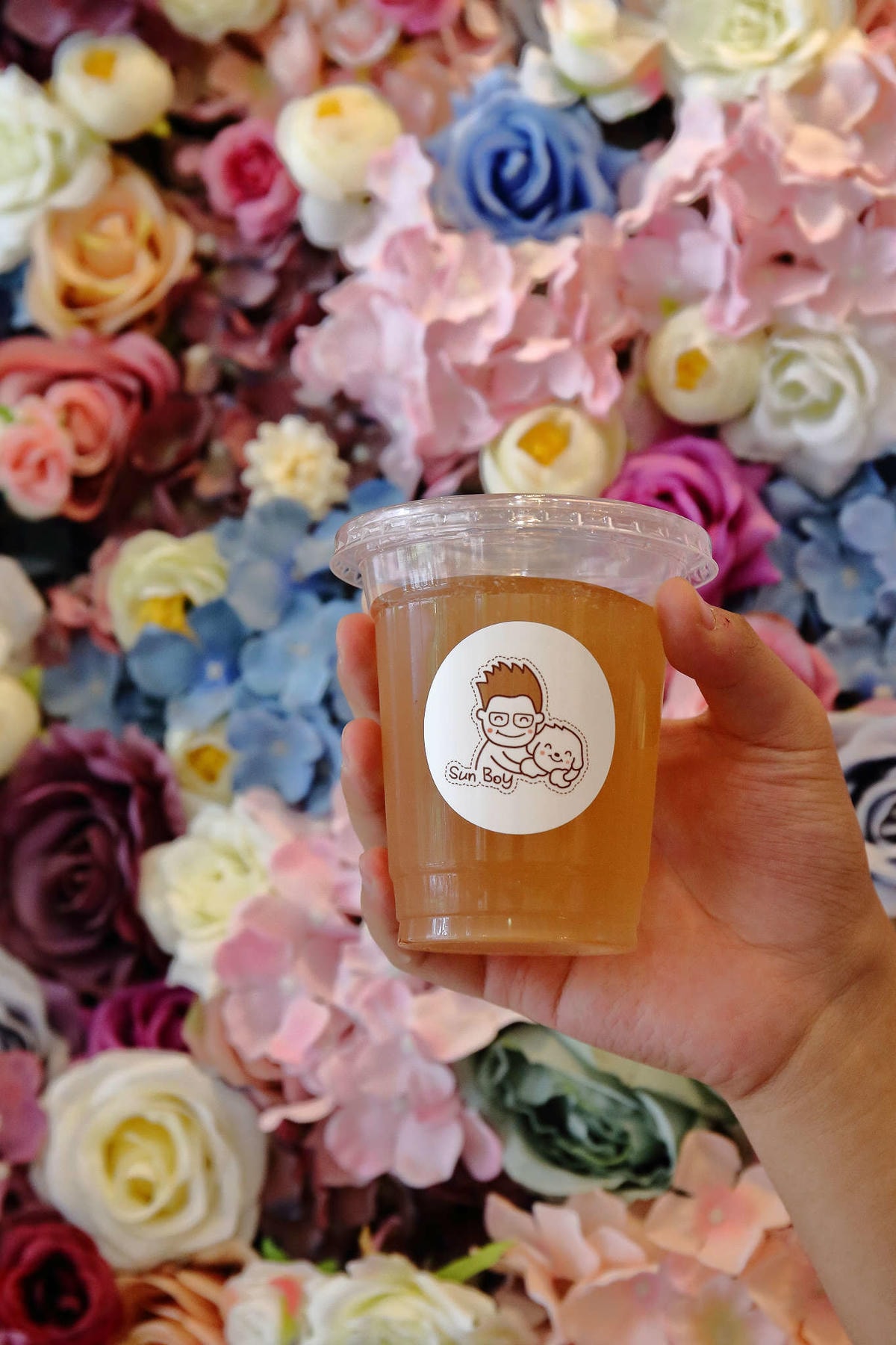 【食。中和】SUN BOY 陽光男孩餐飲店〜IG熱門打卡點。女孩們,這裡有繽紛色彩花牆,好喝的花草茶花辦果粒統統看得到!(已歇業)