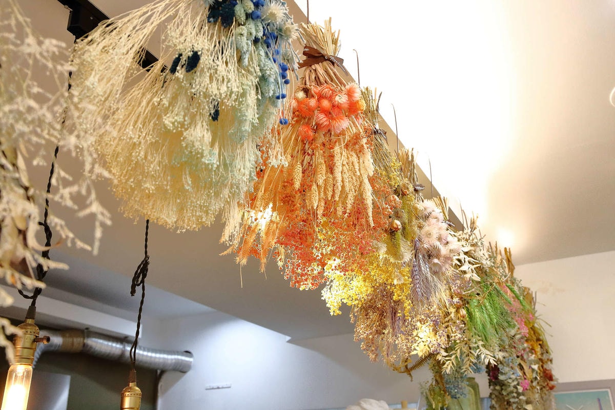 【食。中和】SUN BOY 陽光男孩餐飲店〜IG熱門打卡點。女孩們,這裡有繽紛色彩花牆,好喝的花草茶花辦果粒統統看得到!(已歇業)