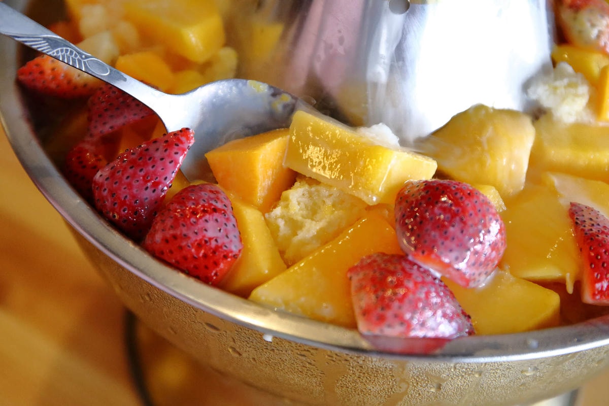 【食。台南】蜂橙複合式餐飲〜熱門IG打卡冰店。浮誇季節限定的芒果火山冰超霸氣,這樣吃才消暑!