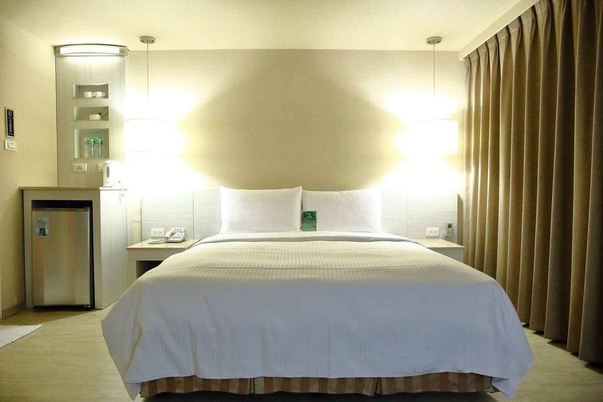 【住。高雄】樂逸商旅LA HOTEL〜高雄住宿推薦。近六合夜市、交通便利，自由行必住！