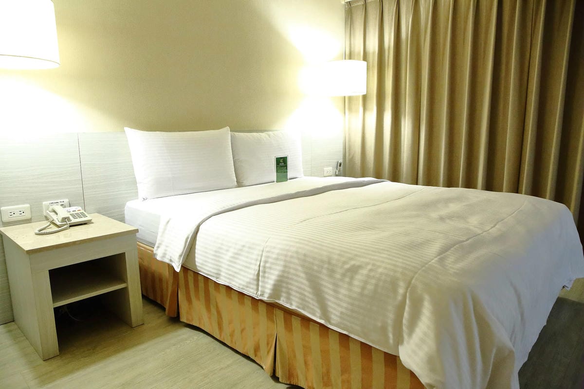 【住。高雄】樂逸商旅LA HOTEL〜高雄住宿推薦。近六合夜市、交通便利，自由行必住！