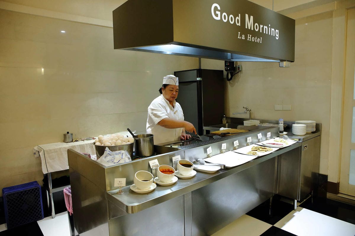 【住。高雄】樂逸商旅LA HOTEL〜高雄住宿推薦。近六合夜市、交通便利，自由行必住！