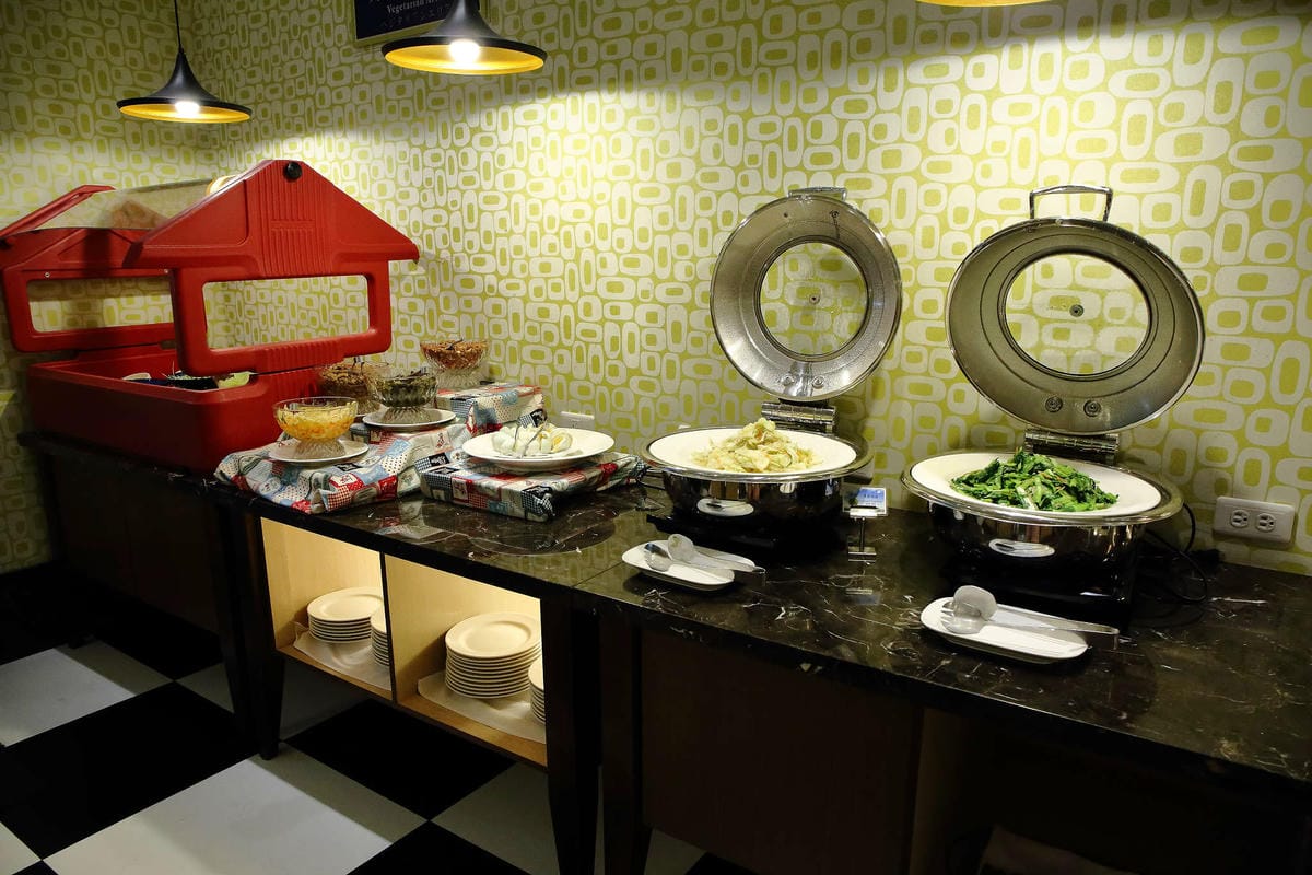 【住。高雄】樂逸商旅LA HOTEL〜高雄住宿推薦。近六合夜市、交通便利，自由行必住！