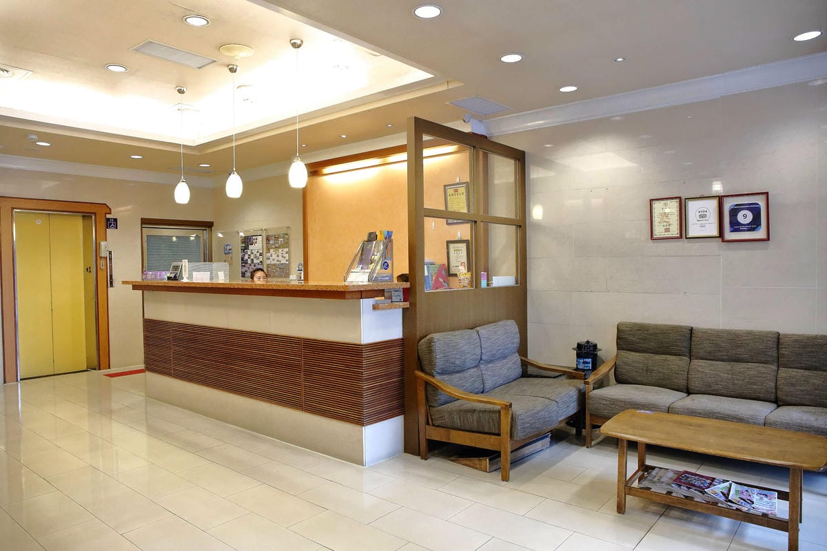 【住。高雄】樂逸商旅LA HOTEL〜高雄住宿推薦。近六合夜市、交通便利，自由行必住！