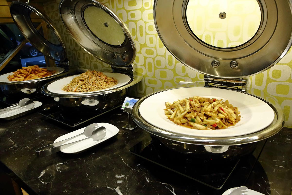 【住。高雄】樂逸商旅LA HOTEL〜高雄住宿推薦。近六合夜市、交通便利，自由行必住！