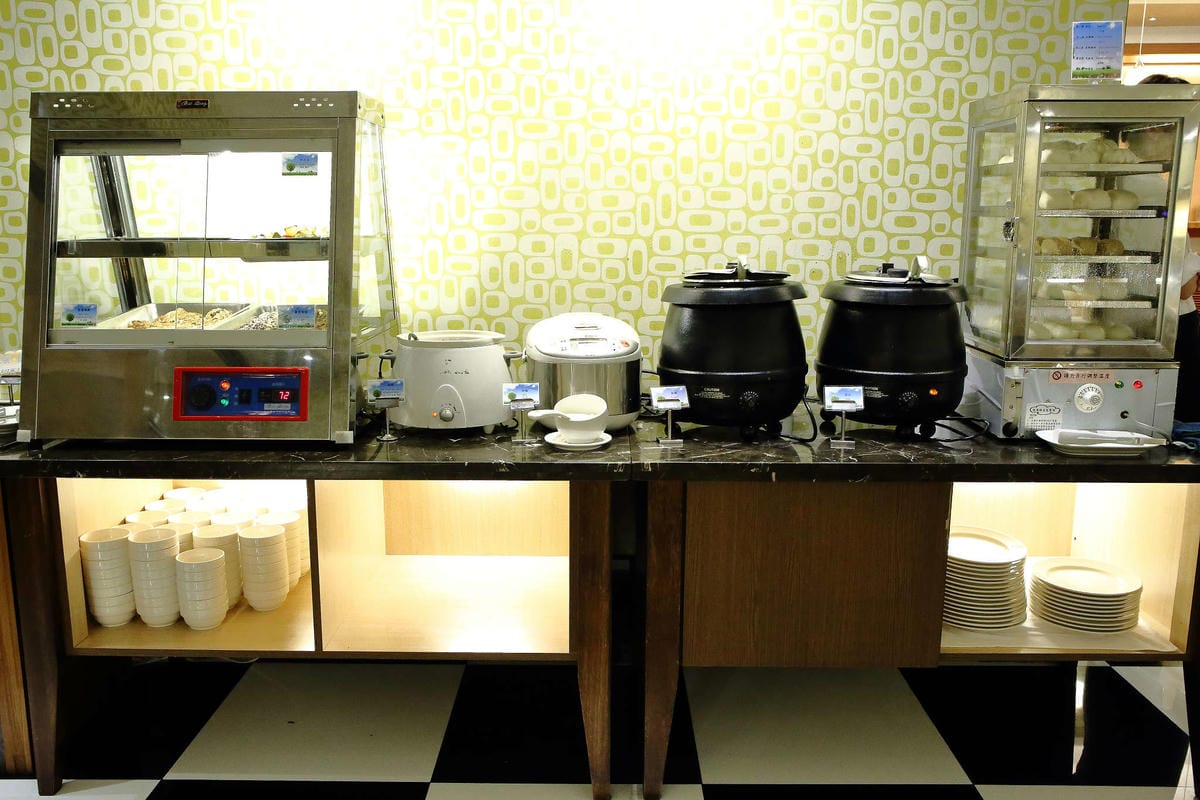 【住。高雄】樂逸商旅LA HOTEL〜高雄住宿推薦。近六合夜市、交通便利，自由行必住！