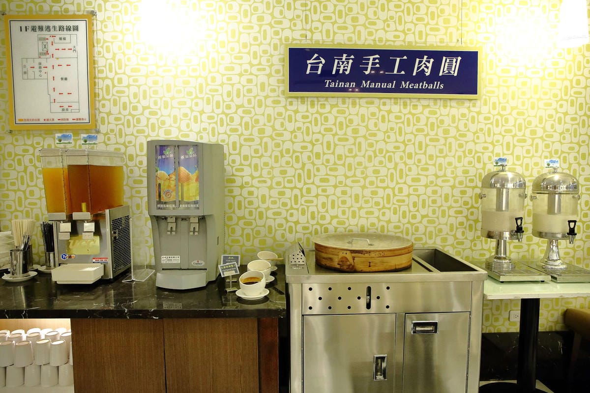 【住。高雄】樂逸商旅LA HOTEL〜高雄住宿推薦。近六合夜市、交通便利，自由行必住！