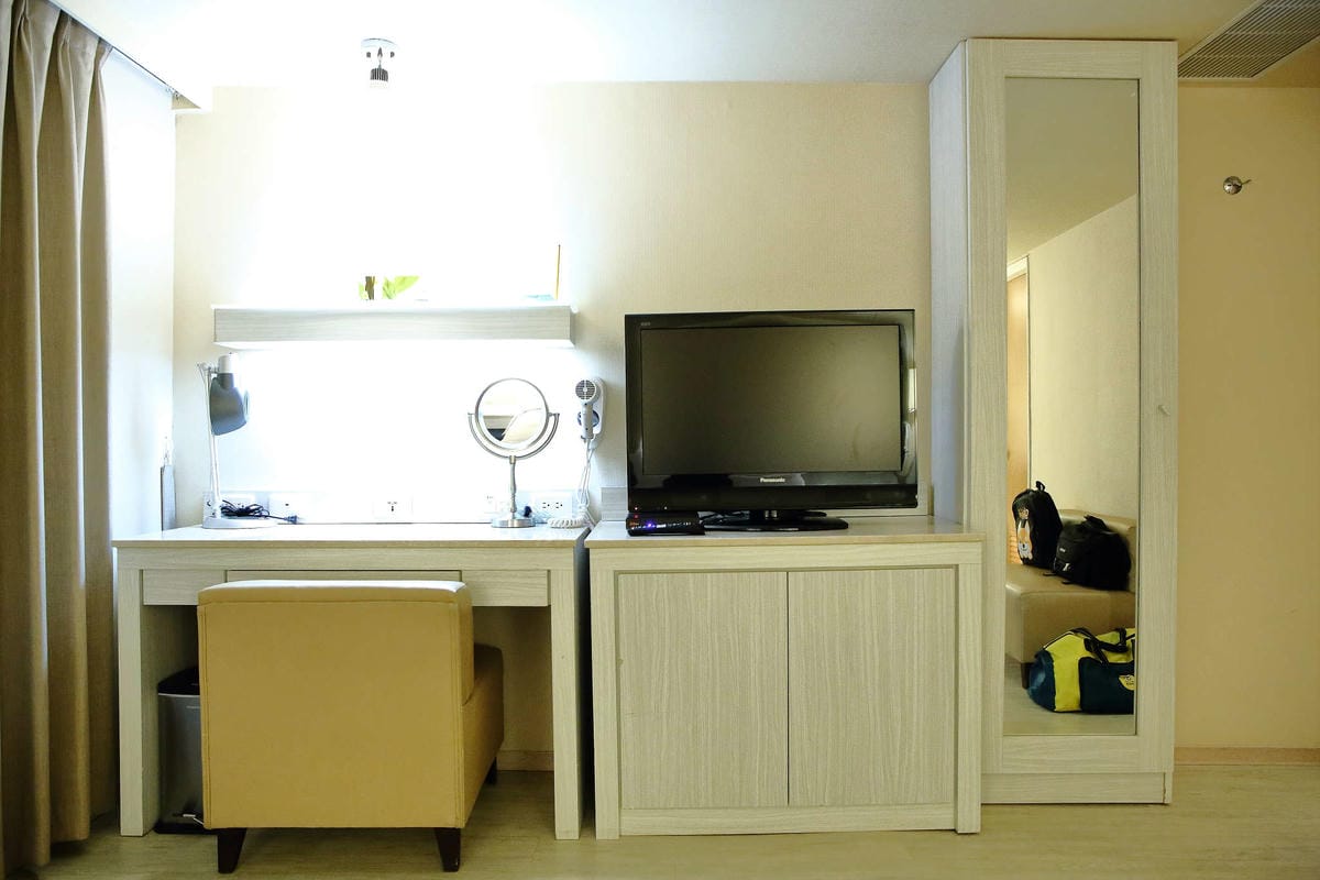 【住。高雄】樂逸商旅LA HOTEL〜高雄住宿推薦。近六合夜市、交通便利，自由行必住！