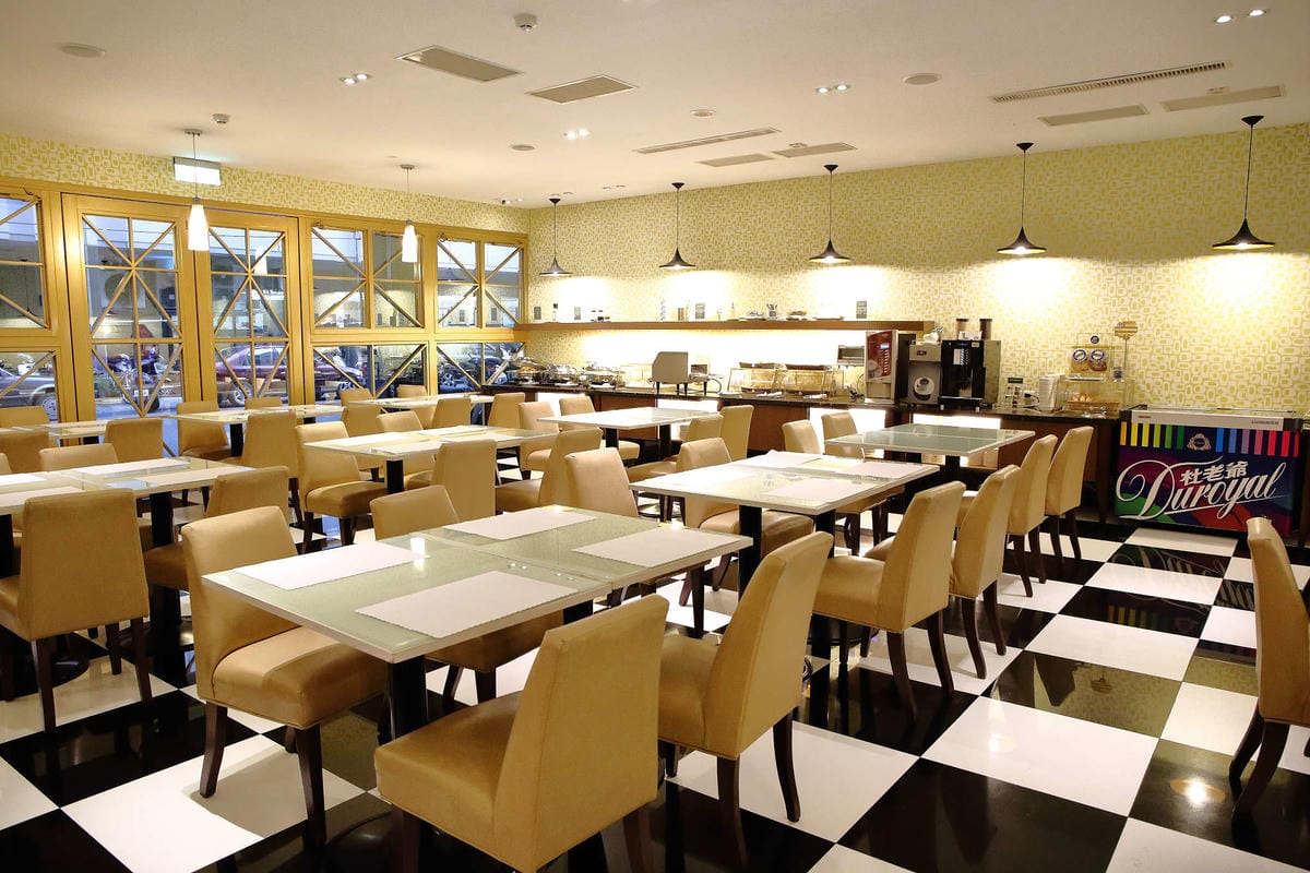 【住。高雄】樂逸商旅LA HOTEL〜高雄住宿推薦。近六合夜市、交通便利，自由行必住！