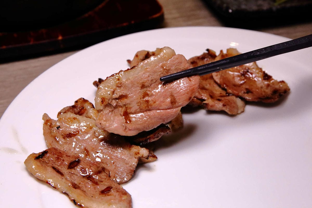 【食。台中】山鯨燒肉〜單點式燒肉精緻/豪華雙人套餐。櫻花樹下吃燒肉，濃濃的日式風味，超浪漫又好拍！