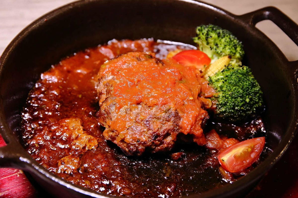 【食。台中】山鯨燒肉〜單點式燒肉精緻/豪華雙人套餐。櫻花樹下吃燒肉，濃濃的日式風味，超浪漫又好拍！