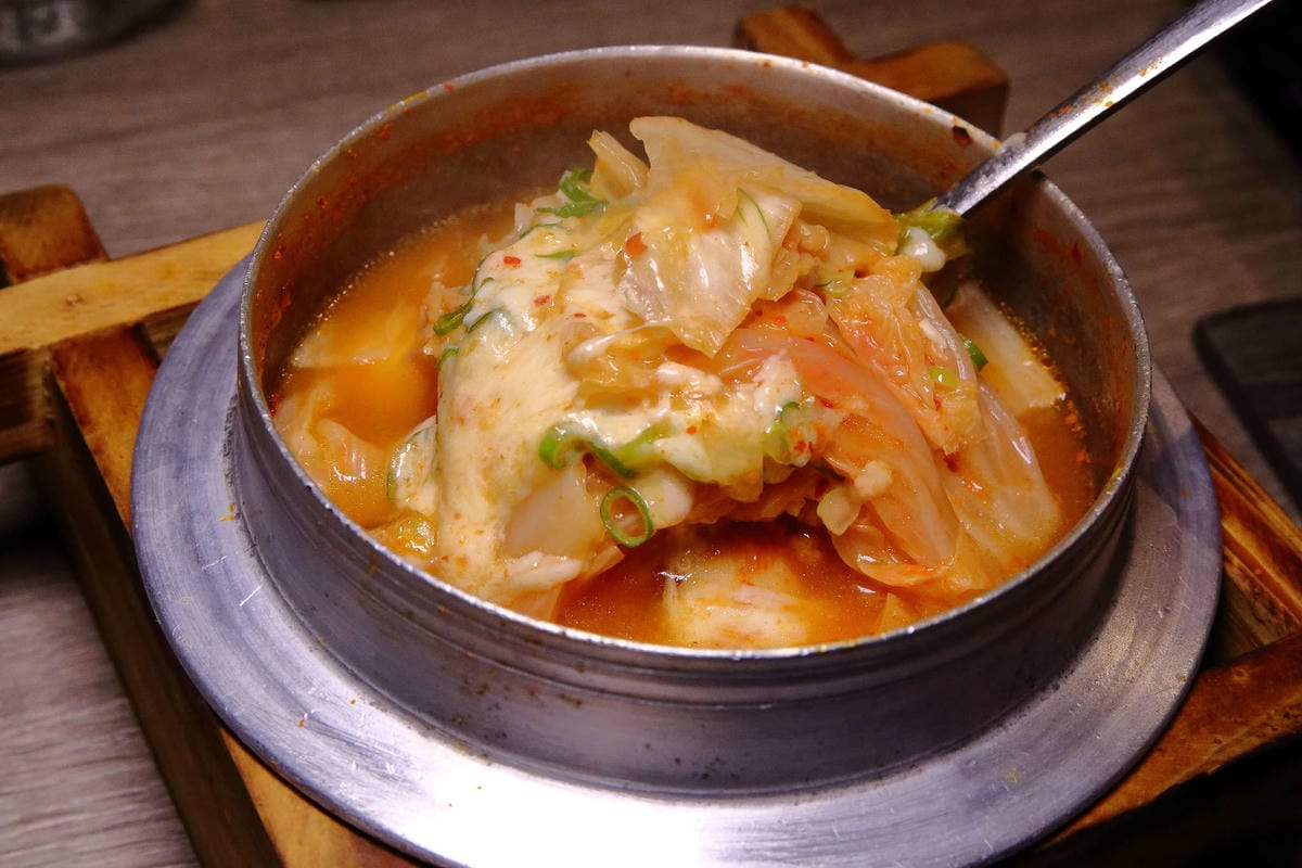 【食。台中】山鯨燒肉〜單點式燒肉精緻/豪華雙人套餐。櫻花樹下吃燒肉，濃濃的日式風味，超浪漫又好拍！