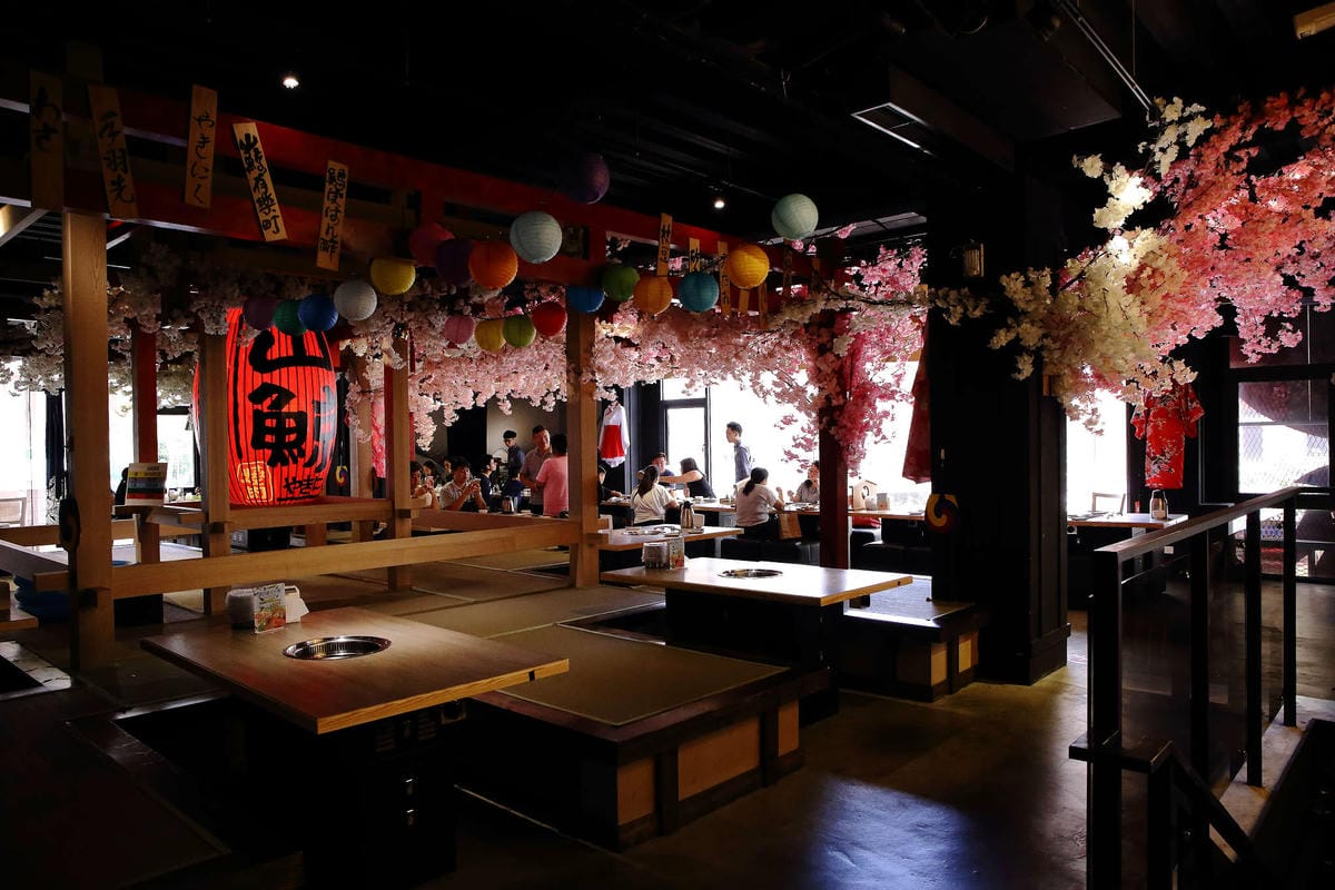 【食。台中】山鯨燒肉〜單點式燒肉精緻/豪華雙人套餐。櫻花樹下吃燒肉，濃濃的日式風味，超浪漫又好拍！