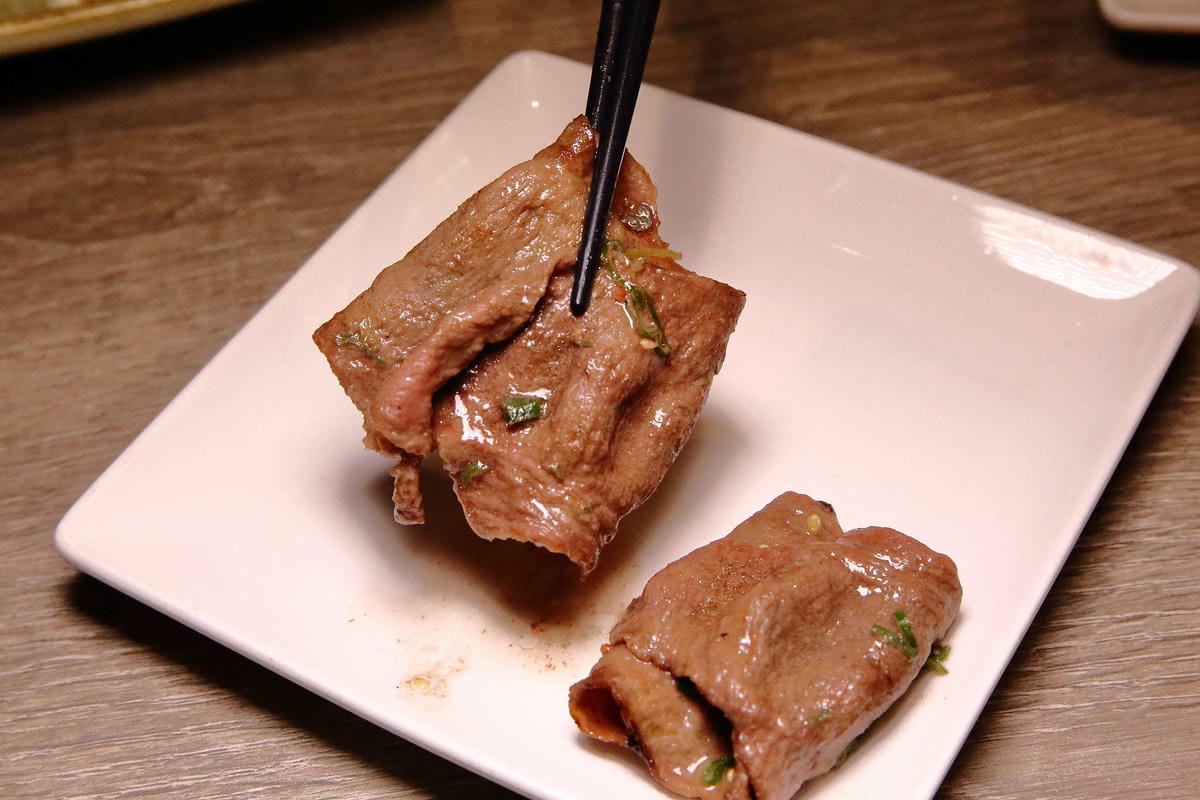 【食。台中】山鯨燒肉〜單點式燒肉精緻/豪華雙人套餐。櫻花樹下吃燒肉，濃濃的日式風味，超浪漫又好拍！