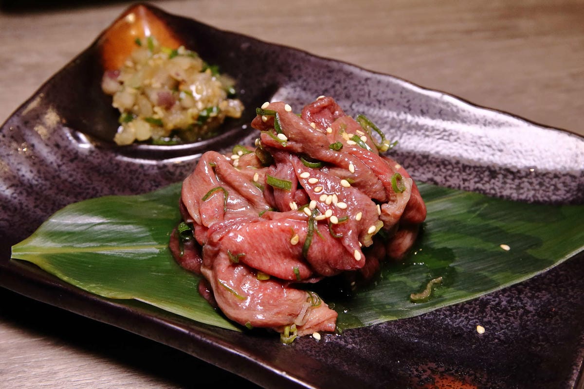 【食。台中】山鯨燒肉〜單點式燒肉精緻/豪華雙人套餐。櫻花樹下吃燒肉，濃濃的日式風味，超浪漫又好拍！