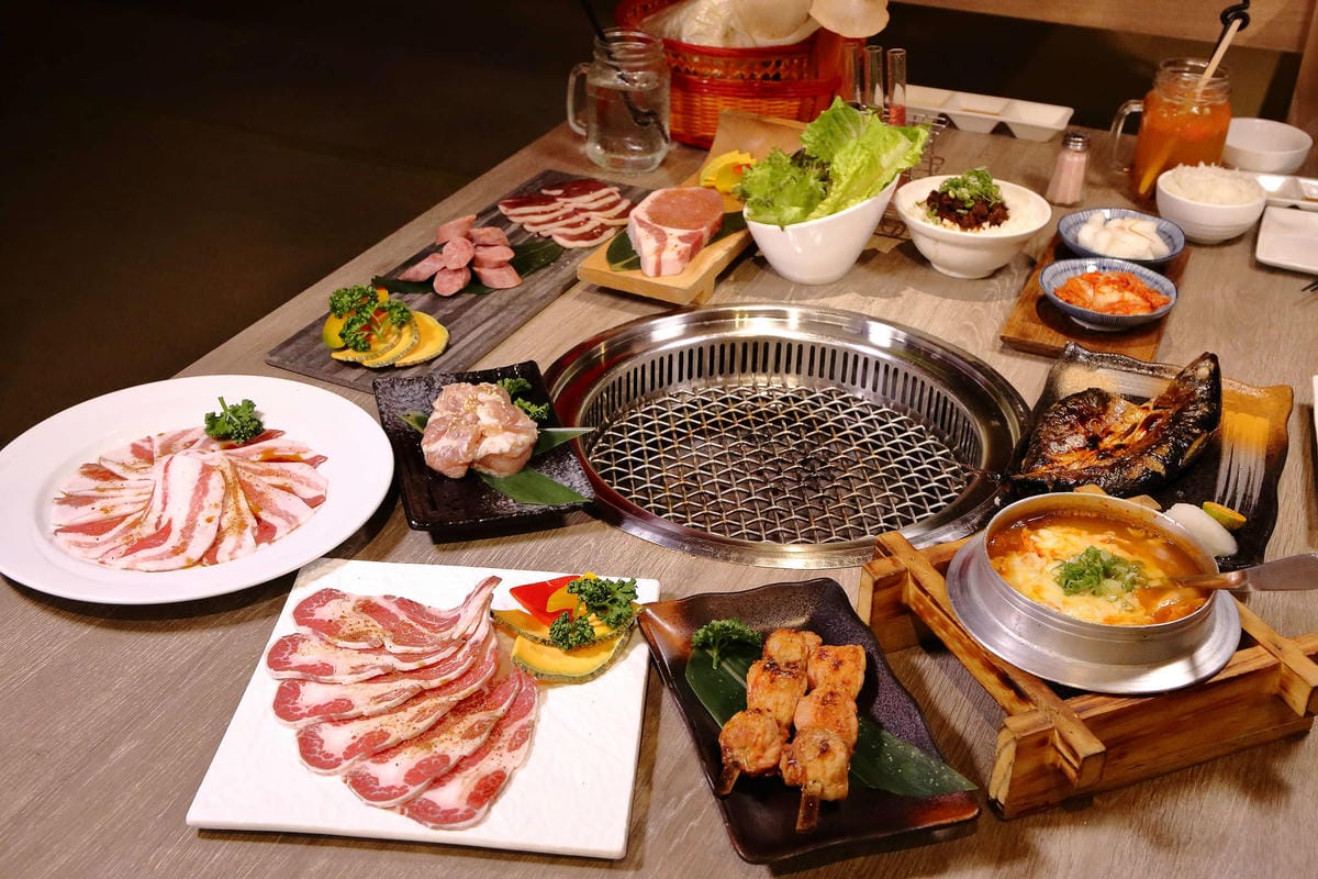 【食。台中】山鯨燒肉〜單點式燒肉精緻/豪華雙人套餐。櫻花樹下吃燒肉，濃濃的日式風味，超浪漫又好拍！